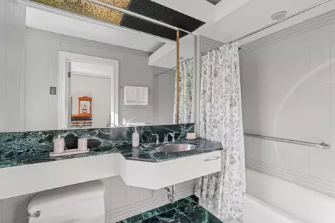 20 E Cedar St #17C, Chicago, IL 60611 photo 24