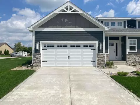 9214 Hickory Pl, Saint John, IN 46373