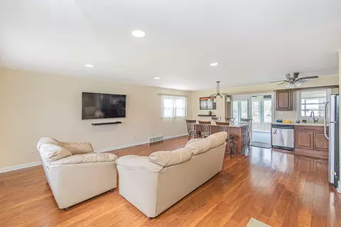 112 Hilltop Ave, Mchenry, IL 60050 photo 3