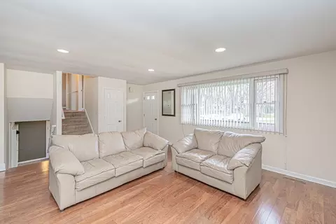 112 Hilltop Ave, Mchenry, IL 60050 photo 6