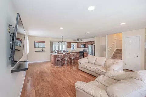 112 Hilltop Ave, Mchenry, IL 60050 photo 4