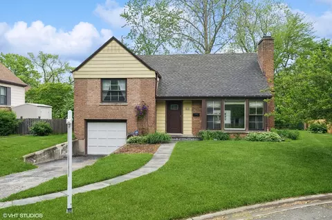 21 Williamsburg Ter, Evanston, IL 60203