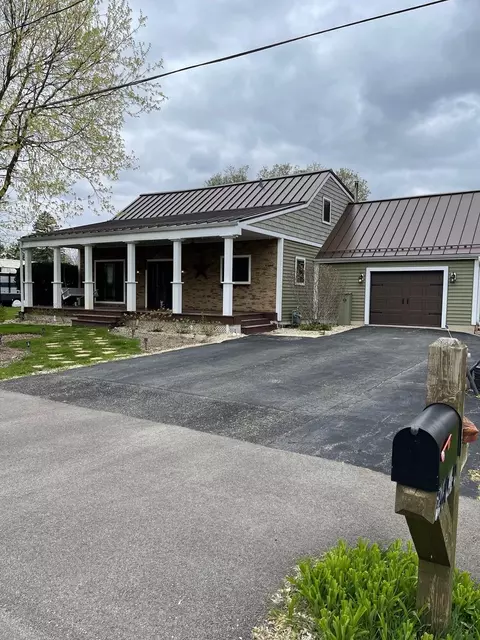 26040 W Oak Ave, Antioch, IL 60002