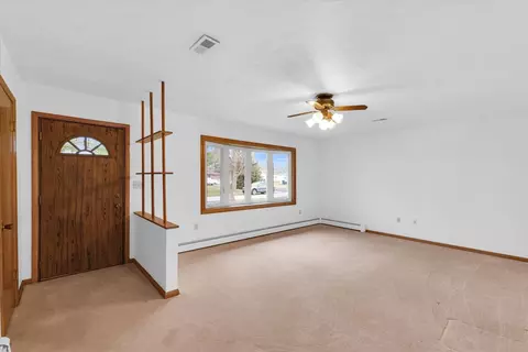 Living - 307 E South St, Mansfield, IL 61854 photo 4 of 5