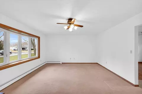 Living - 307 E South St, Mansfield, IL 61854 photo 3 of 5
