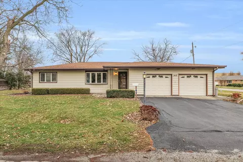 Exterior - 307 E South St, Mansfield, IL 61854 photo 1 of 6