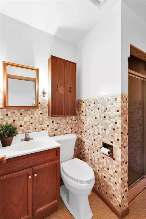 Bath - 307 E South St, Mansfield, IL 61854 photo 3 of 4