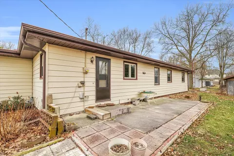 Exterior - 307 E South St, Mansfield, IL 61854 photo 5 of 6