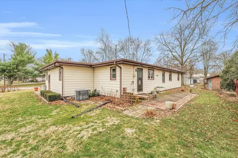 Exterior - 307 E South St, Mansfield, IL 61854 photo 4 of 6