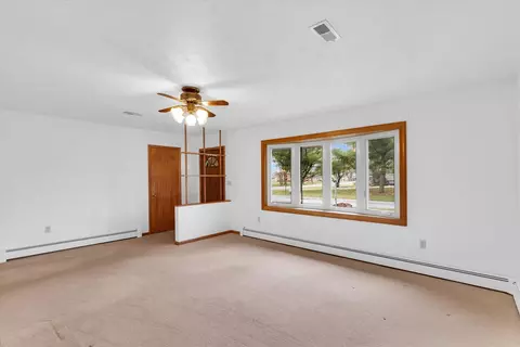 Living - 307 E South St, Mansfield, IL 61854 photo 2 of 5
