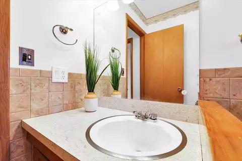 Bath - 307 E South St, Mansfield, IL 61854 photo 2 of 4