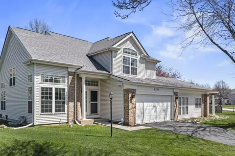 1354 Royal Oak Ln, Lake In The Hills, IL 60156