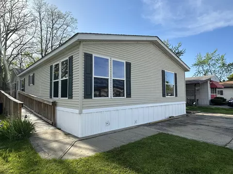 252 Blackthorn Rd, Matteson, IL 60443