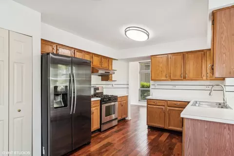 Kitchen - 624 Grenache Ct, Bartlett, IL 60103 photo 4 of 4