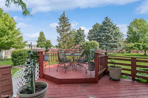 Exterior - 624 Grenache Ct, Bartlett, IL 60103 photo 4 of 5