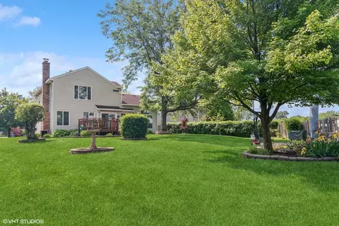 Exterior - 624 Grenache Ct, Bartlett, IL 60103 photo 2 of 5