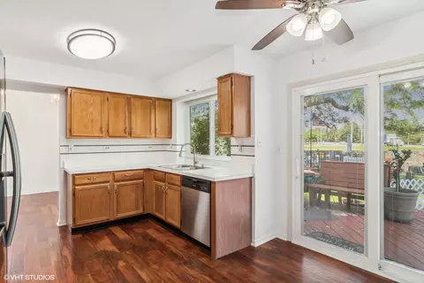 Kitchen - 624 Grenache Ct, Bartlett, IL 60103 photo 1 of 4