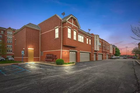 6710 S Keating Ave #202, Chicago, IL 60629