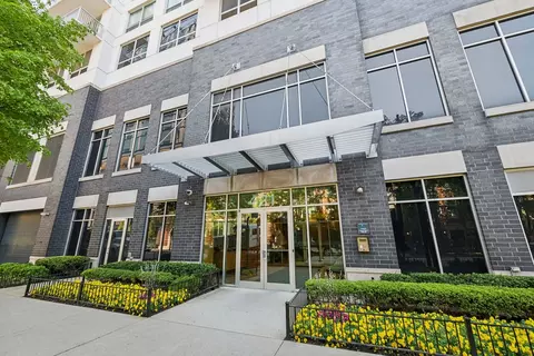 421 W Huron St #1505, Chicago, IL 60654