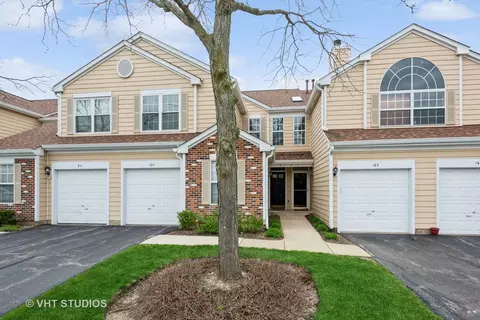 12 Hoover Ct #B, Streamwood, IL 60107