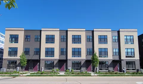 340 Summit Cir, Lombard, IL 60148
