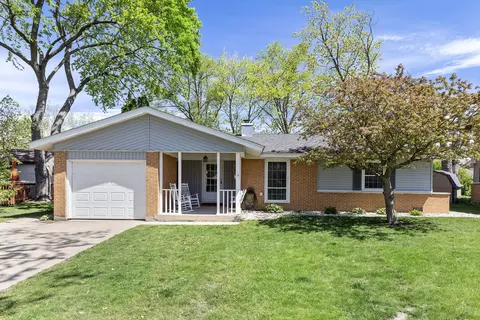 502 Shadywood Ln, Elk Grove Village, IL 60007