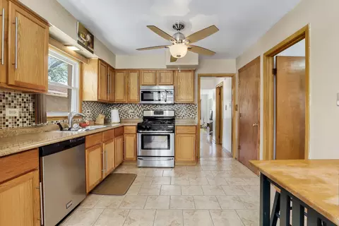 Kitchen - 1417 N Wolf Rd, Berkeley, IL 60163 photo 2 of 3