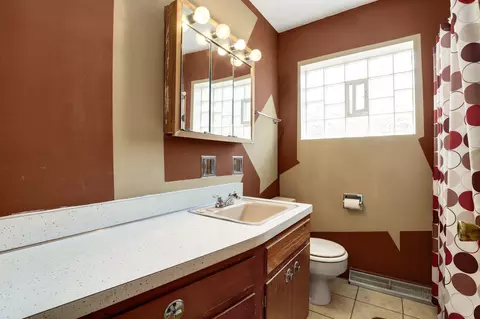 Bath - 1417 N Wolf Rd, Berkeley, IL 60163 photo 1 of 2