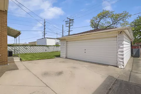 Exterior - 1417 N Wolf Rd, Berkeley, IL 60163 photo 2 of 3