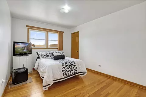 Bedroom - 1417 N Wolf Rd, Berkeley, IL 60163 photo 1 of 4