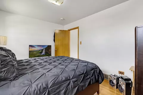 Bedroom - 1417 N Wolf Rd, Berkeley, IL 60163 photo 4 of 4