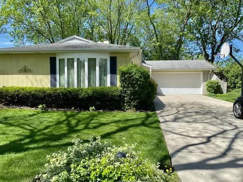 430 Middlesex Ct, Buffalo Grove, IL 60089