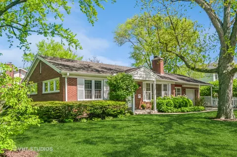 641 Deerpath Dr, Deerfield, IL 60015