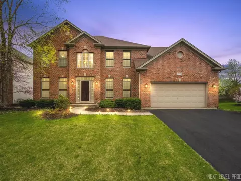 3912 Bluejay Ln, Naperville, IL 60564