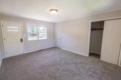 Living - 1595 S 5th Ave, Kankakee, IL 60901 photo 3 of 3