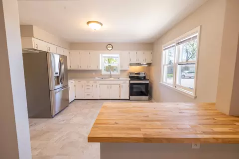 Kitchen - 1595 S 5th Ave, Kankakee, IL 60901 photo 1 of 3