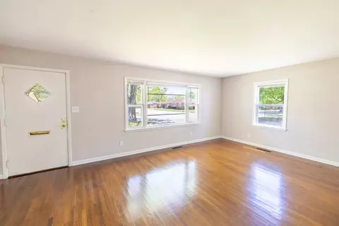 Living - 1595 S 5th Ave, Kankakee, IL 60901 photo 1 of 3