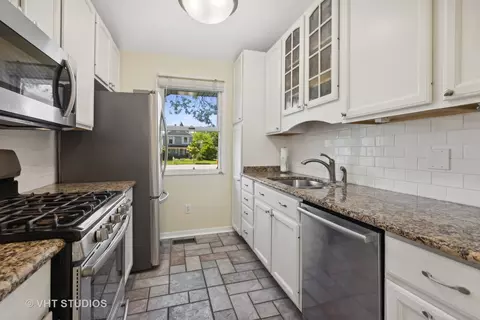 1333 Duquesne Ave, Naperville, IL 60565 photo 5