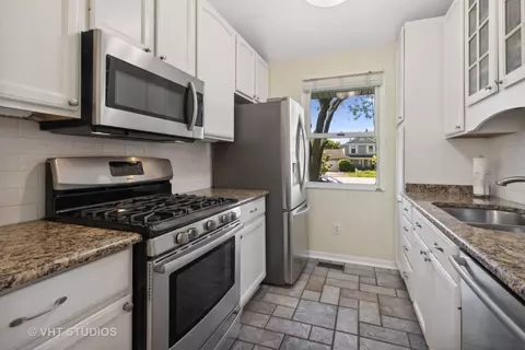 1333 Duquesne Ave, Naperville, IL 60565 photo 6