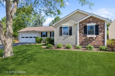 1333 Duquesne Ave, Naperville, IL 60565