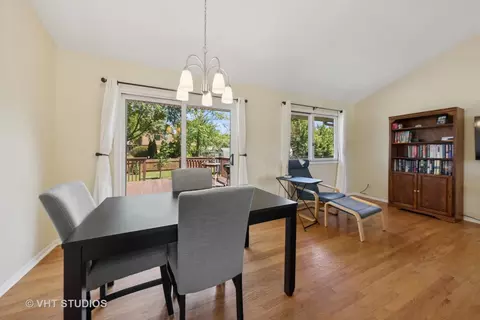 1333 Duquesne Ave, Naperville, IL 60565 photo 4