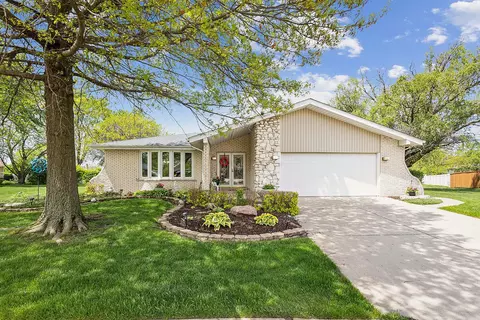 15330 Edgewood Dr, Orland Park, IL 60462