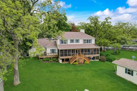 4909 E Lake Shore Dr, Wonder Lake, IL 60097