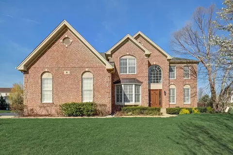 8 Prairie Landings Ct, Hawthorn Woods, IL 60047