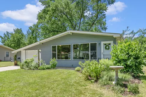 1121 Holmes Pl, Dekalb, IL 60115