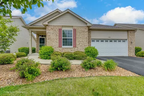 17312 Winnipeg Cir, Lockport, IL 60441
