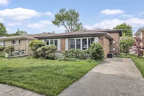 9514 Lavergne Ave, Skokie, IL 60077