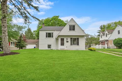 1911 E Illinois St, Wheaton, IL 60187