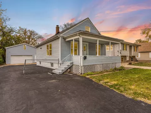 836 Gillette Ave, Aurora, IL 60506