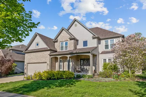 679 Chasewood Dr, South Elgin, IL 60177